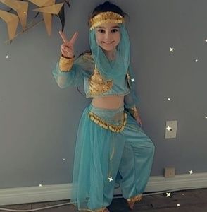 Meet your Posher, Leana